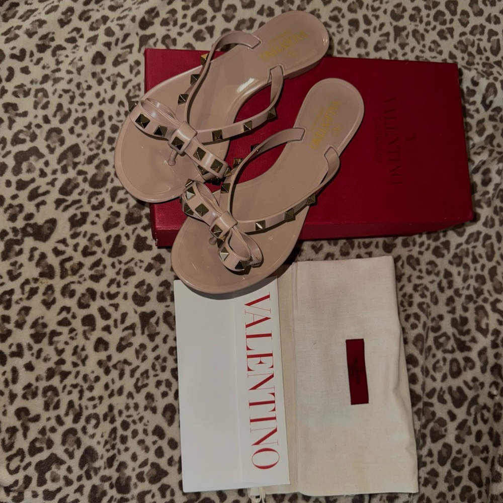 REAL VALENTINO SANDALS 
INCLUDES RECIEPT